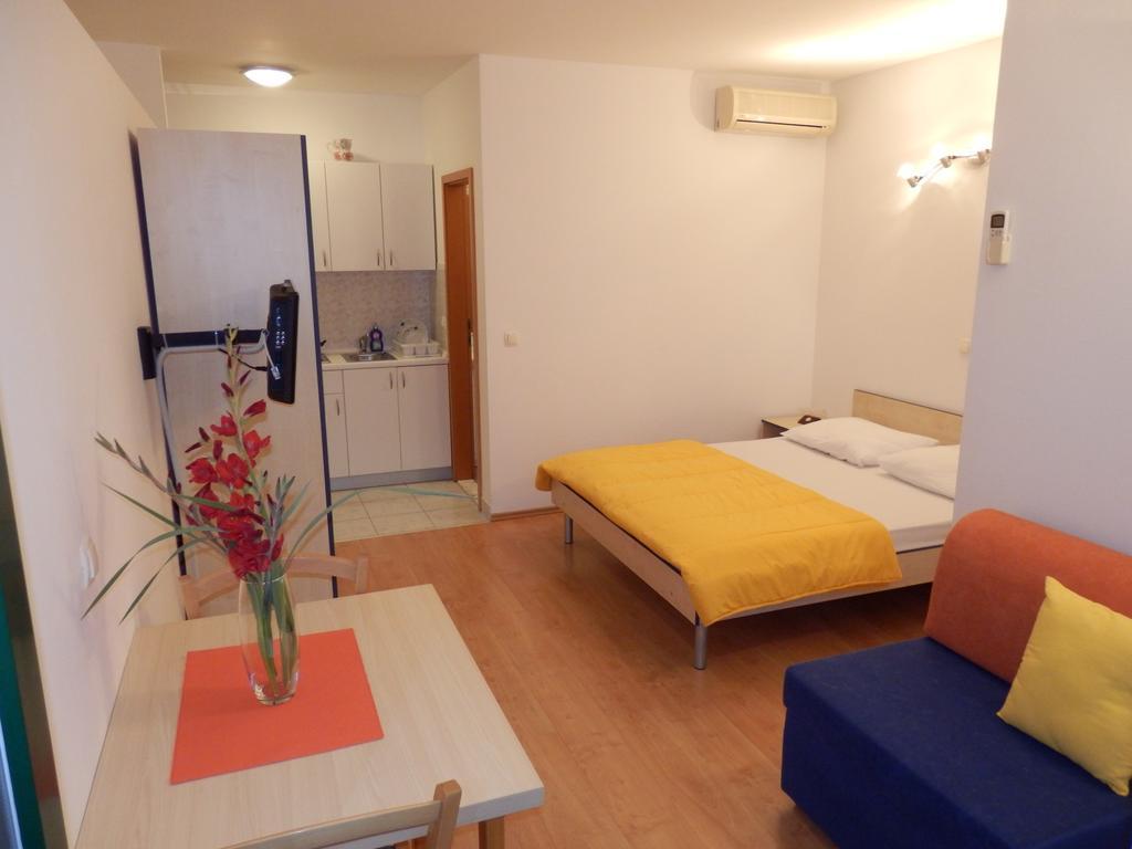 Apartments Rica Omiš Eksteriør bilde
